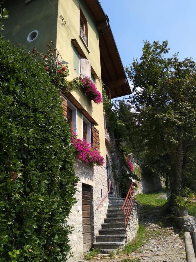 Casa Caravino Διαμέρισμα Βαρένα Εξωτερικό φωτογραφία