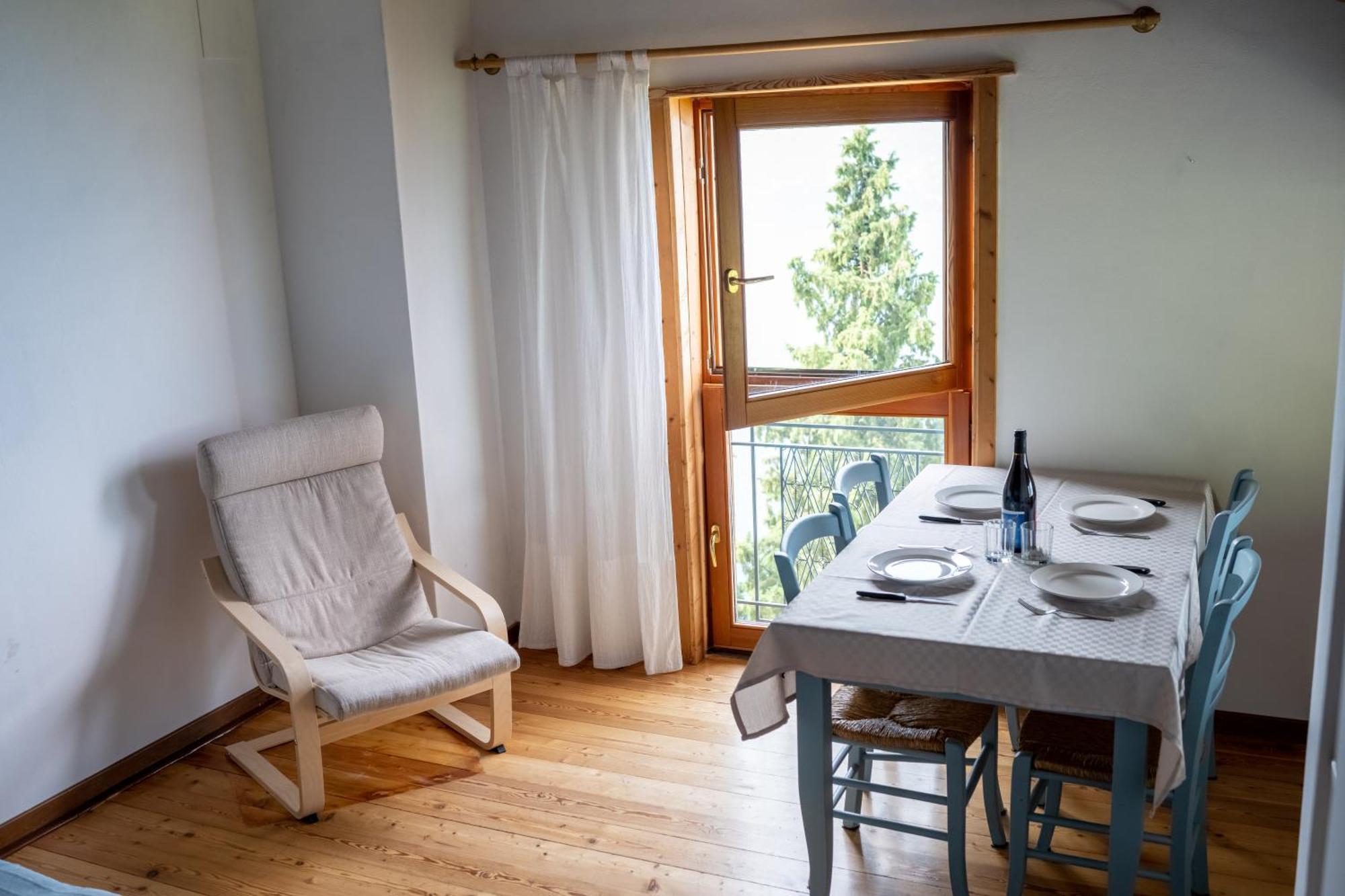 Casa Caravino Διαμέρισμα Βαρένα Εξωτερικό φωτογραφία